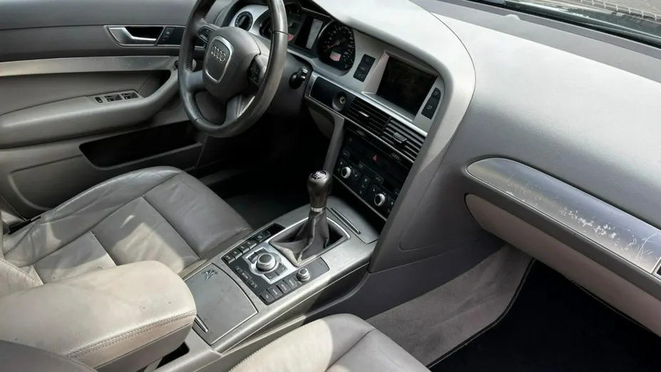 AUDI A6 -