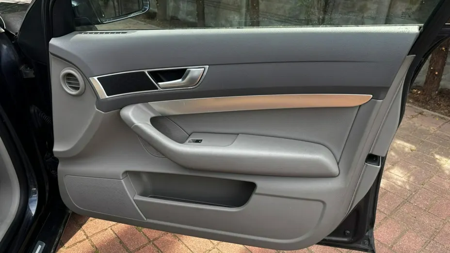 AUDI A6 -