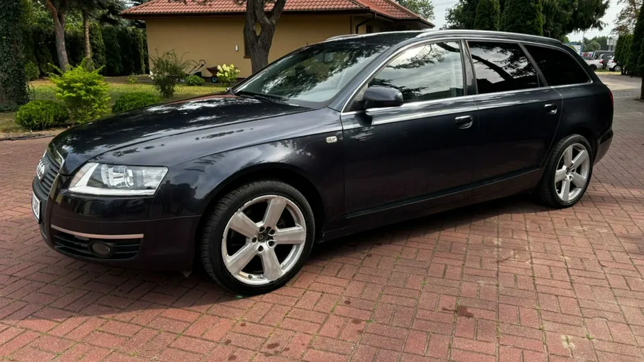 AUDI A6 -