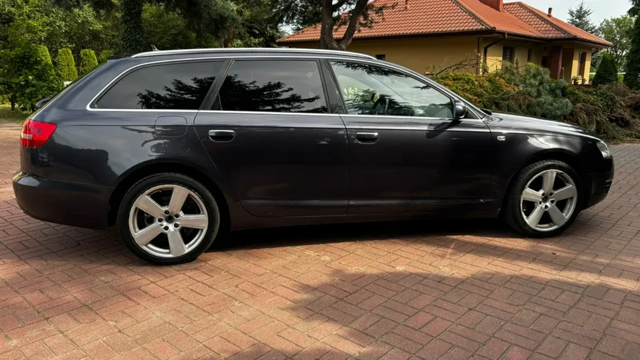 AUDI A6 -