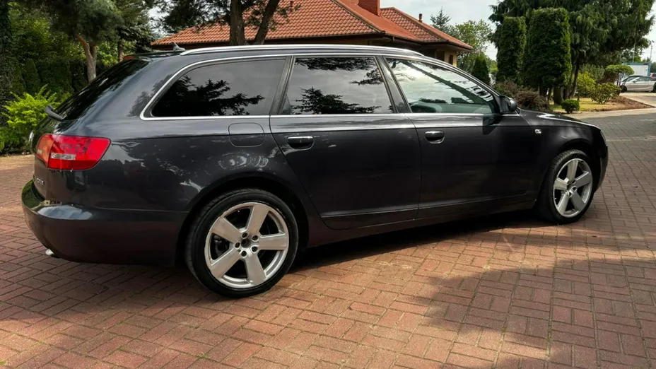 AUDI A6 -