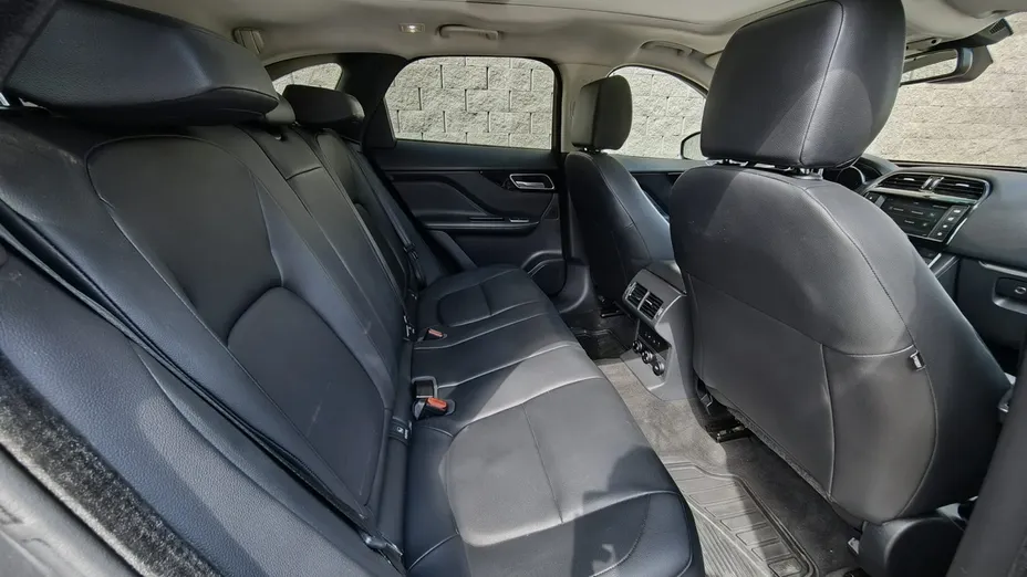 JAGUAR F-Pace -