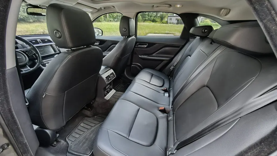 JAGUAR F-Pace -