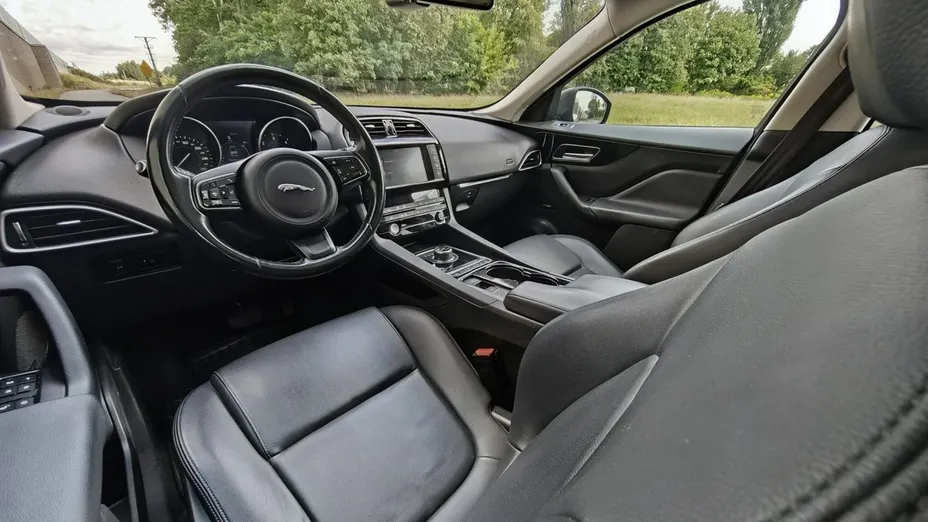 JAGUAR F-Pace -