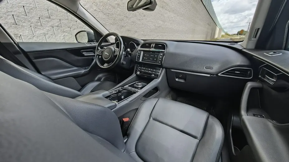 JAGUAR F-Pace -