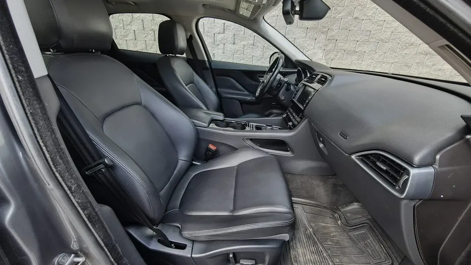 JAGUAR F-Pace -