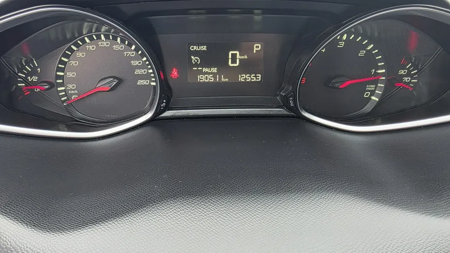 PEUGEOT 308 -
