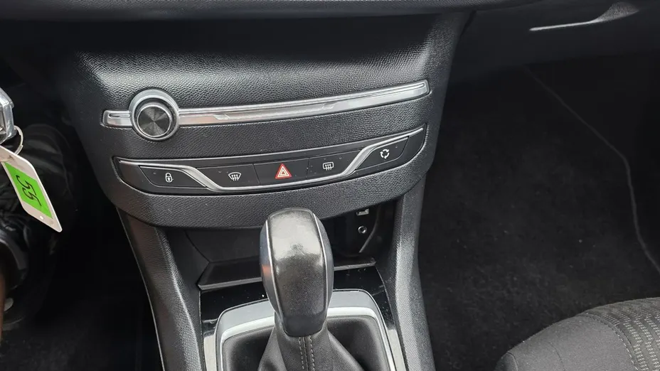 PEUGEOT 308 -