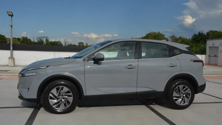 NISSAN Qashqai -
