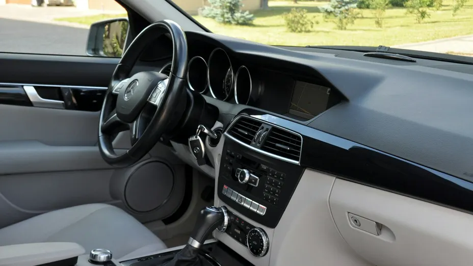 MERCEDES-BENZ C Klasa -