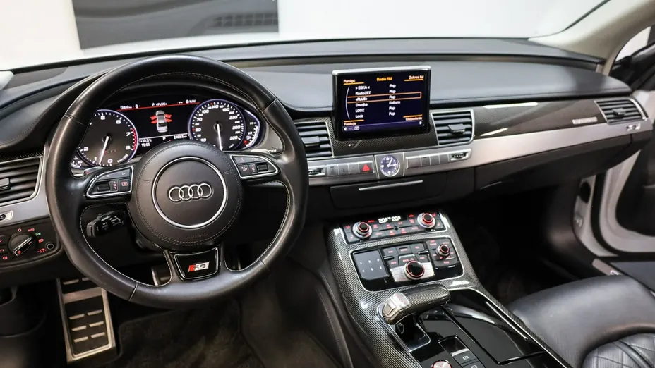 AUDI A8 -