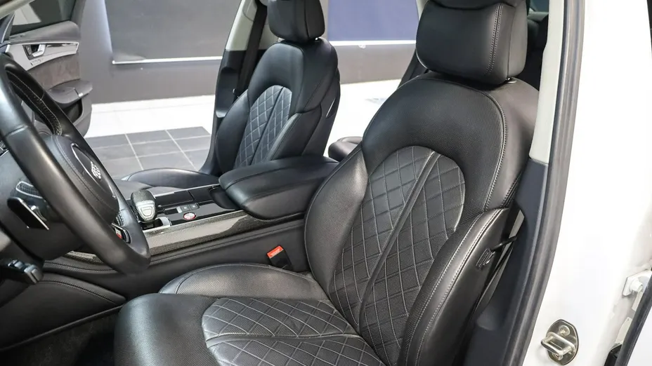 AUDI A8 -