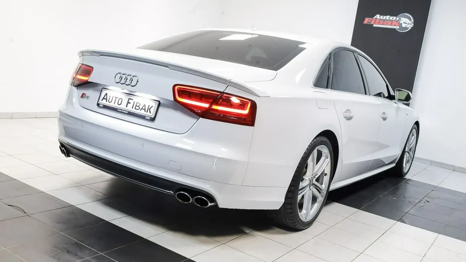 AUDI A8 -