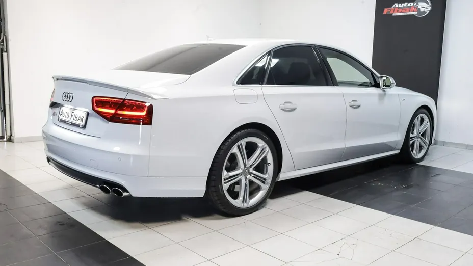 AUDI A8 -