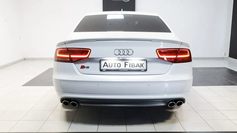 AUDI A8 -