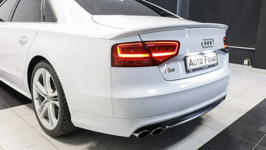 AUDI A8 -