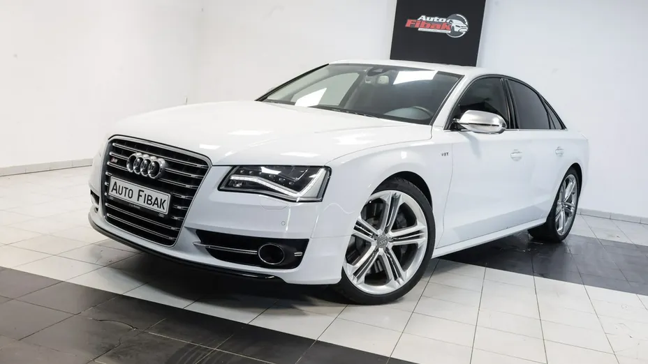 AUDI A8 -