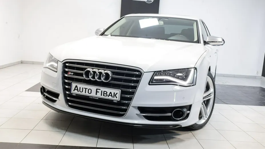 AUDI A8 -
