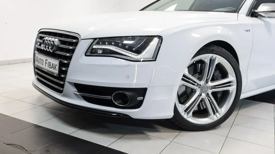 AUDI A8 -