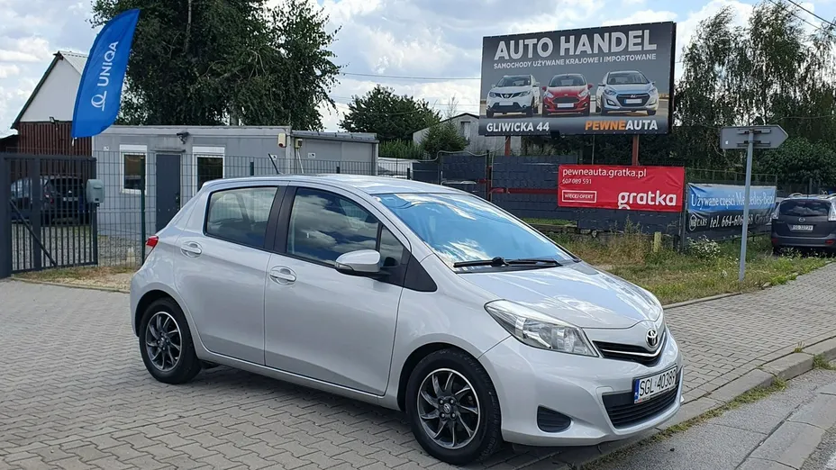 TOYOTA Yaris -