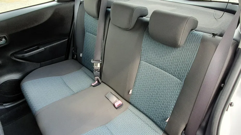 TOYOTA Yaris -