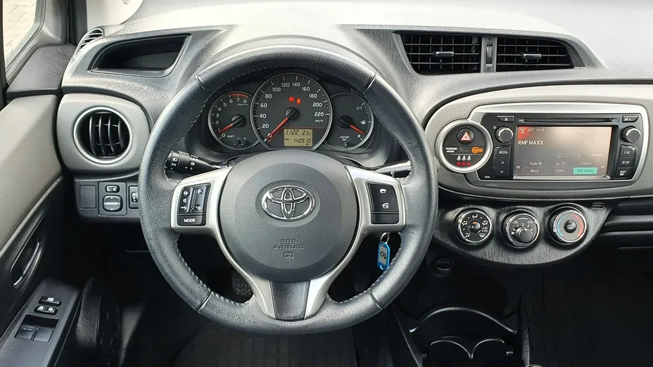 TOYOTA Yaris -