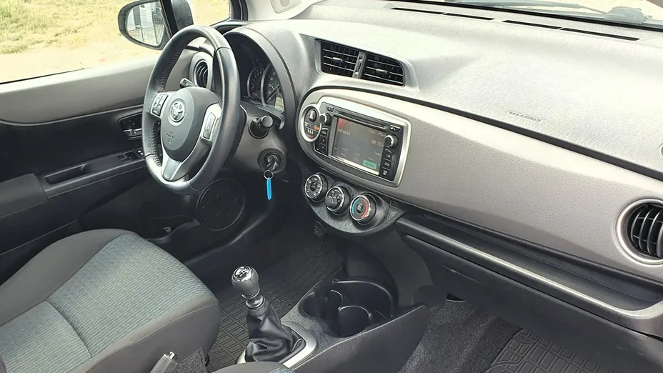 TOYOTA Yaris -