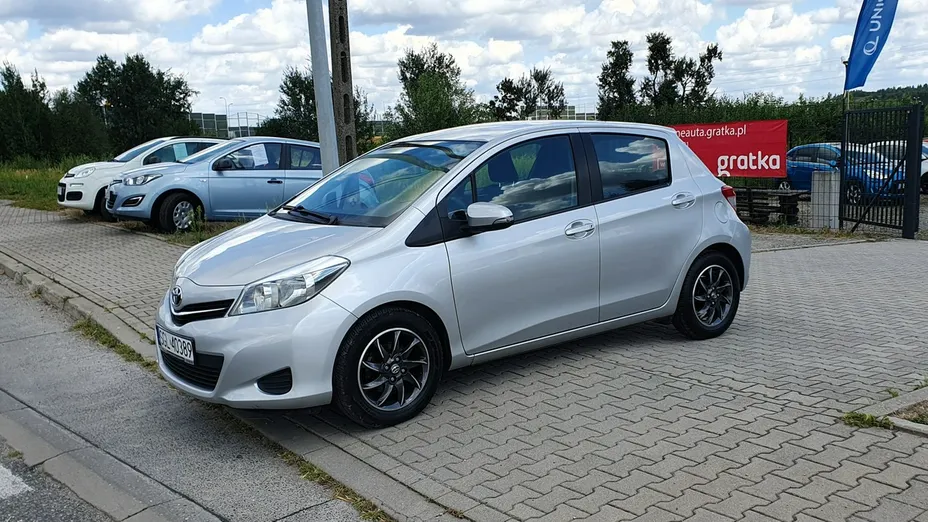 TOYOTA Yaris -
