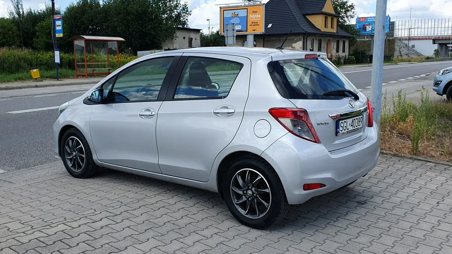 TOYOTA Yaris -