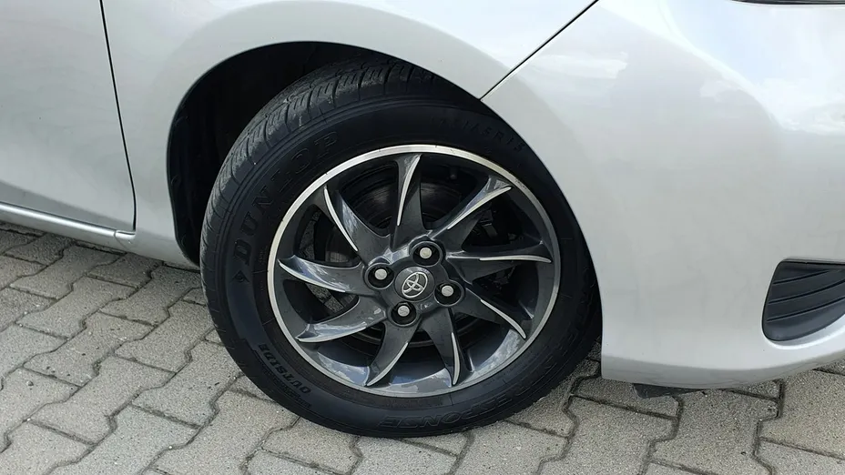 TOYOTA Yaris -