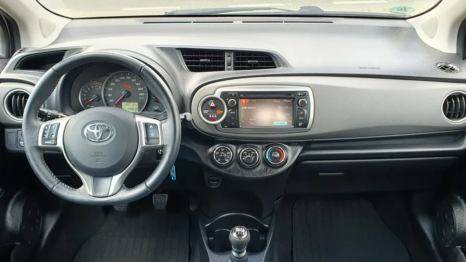 TOYOTA Yaris -