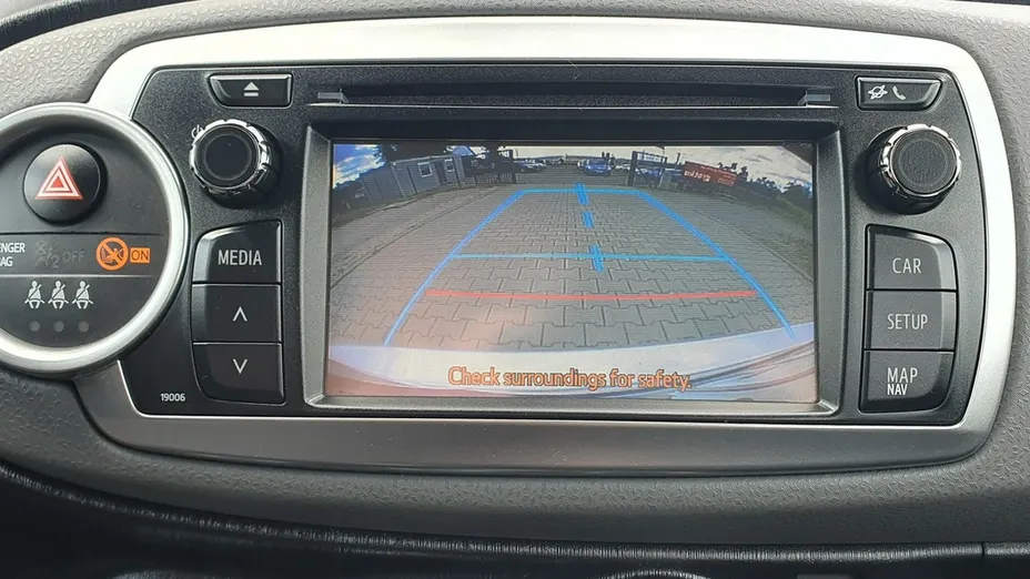 TOYOTA Yaris -