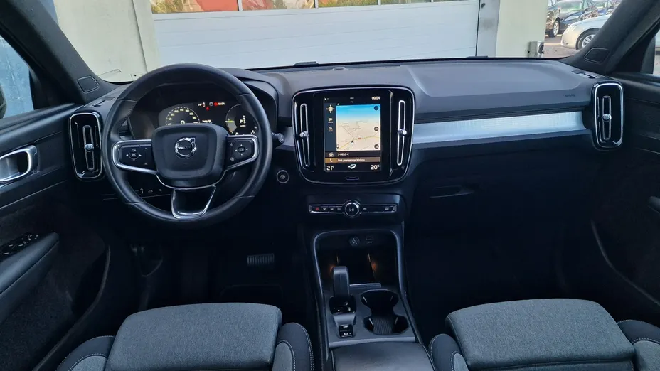 VOLVO XC40 -