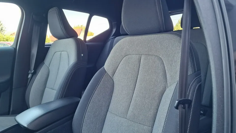 VOLVO XC40 -