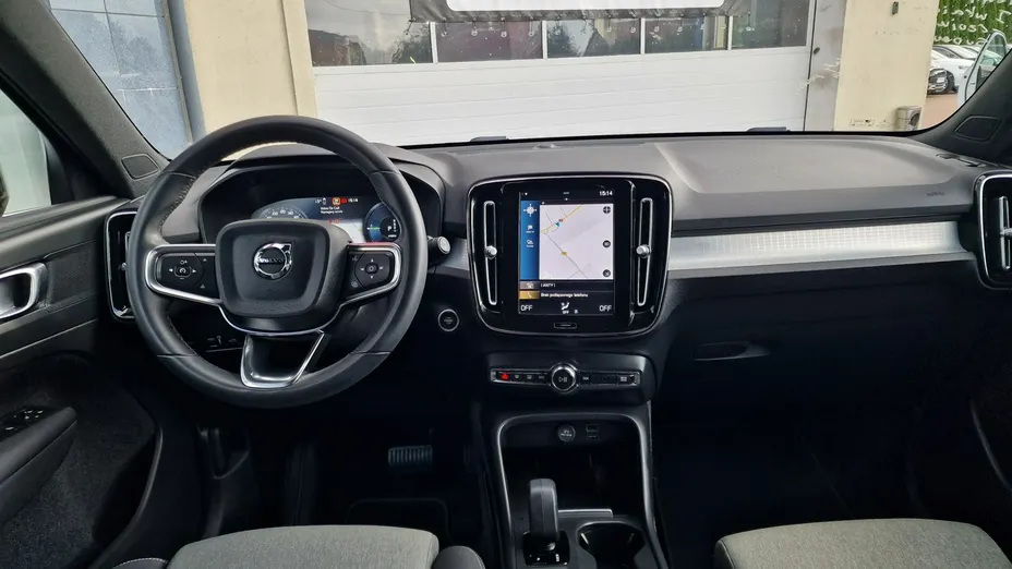 VOLVO XC40 -