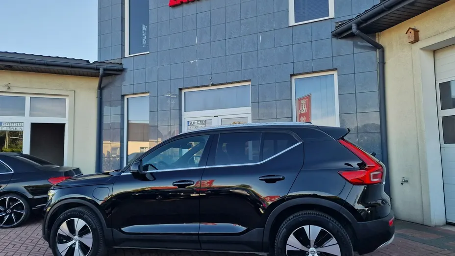 VOLVO XC40 -