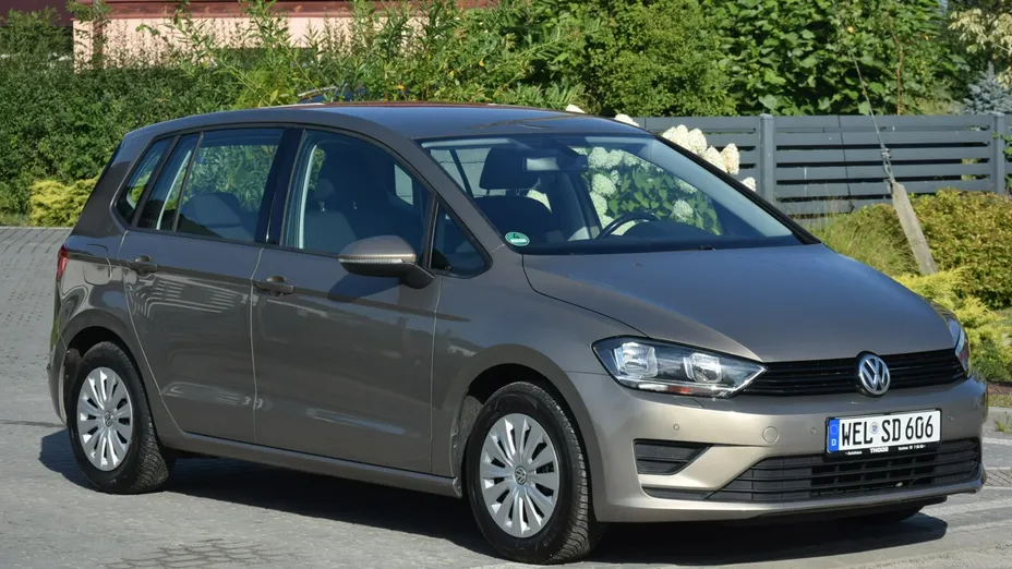 VOLKSWAGEN Golf Sportsvan -