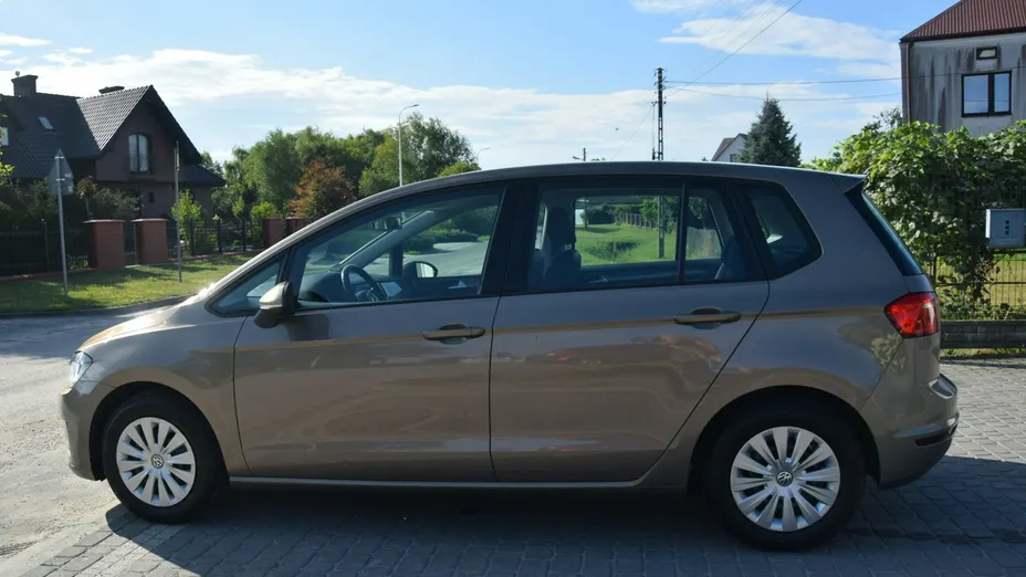 VOLKSWAGEN Golf Sportsvan -