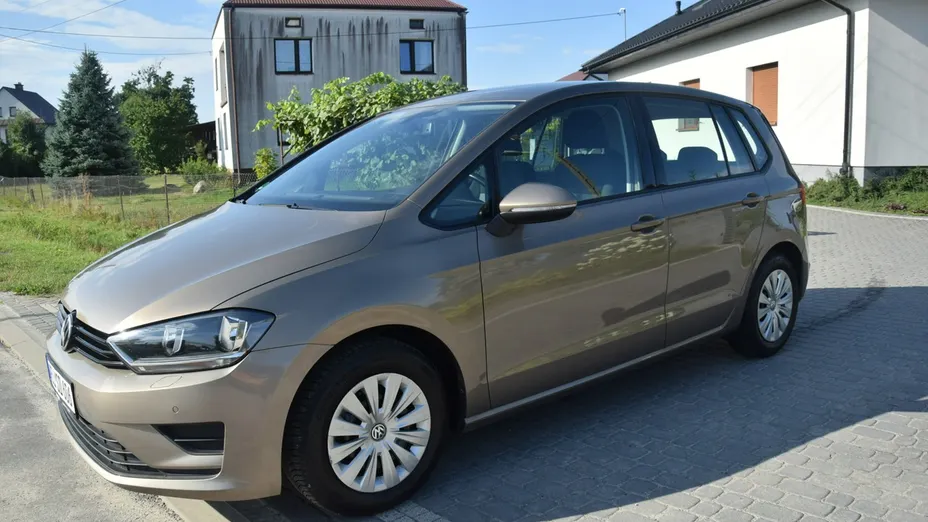 VOLKSWAGEN Golf Sportsvan -