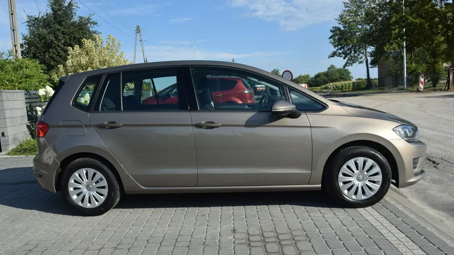 VOLKSWAGEN Golf Sportsvan -
