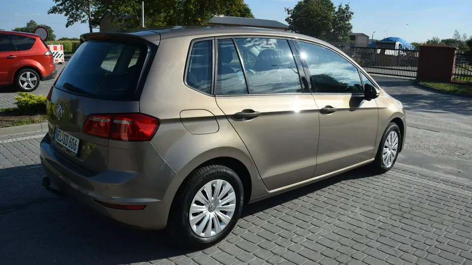 VOLKSWAGEN Golf Sportsvan -