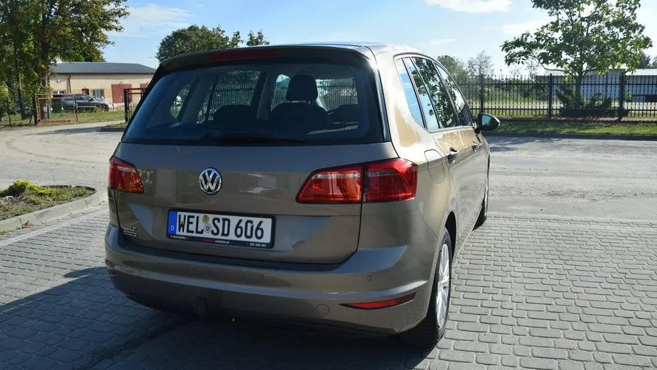 VOLKSWAGEN Golf Sportsvan -