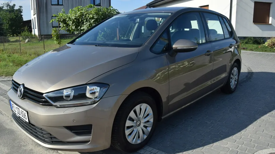 VOLKSWAGEN Golf Sportsvan -