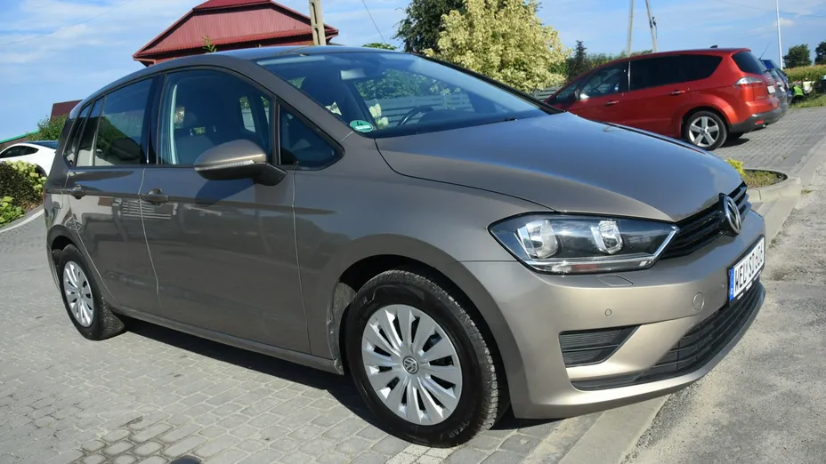 VOLKSWAGEN Golf Sportsvan -