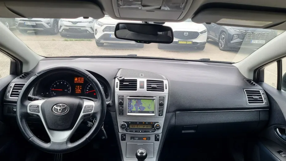 TOYOTA Avensis -
