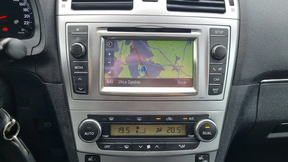 TOYOTA Avensis -
