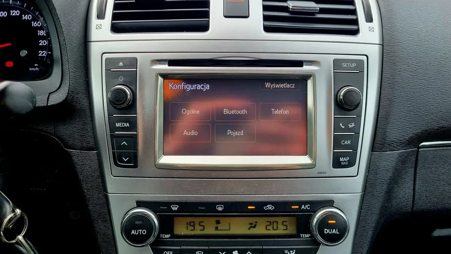 TOYOTA Avensis -