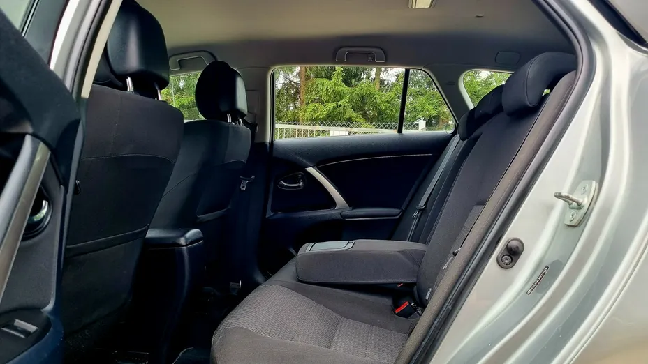 TOYOTA Avensis -