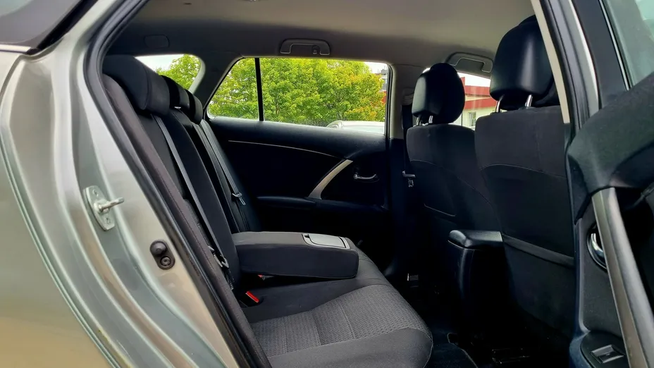 TOYOTA Avensis -