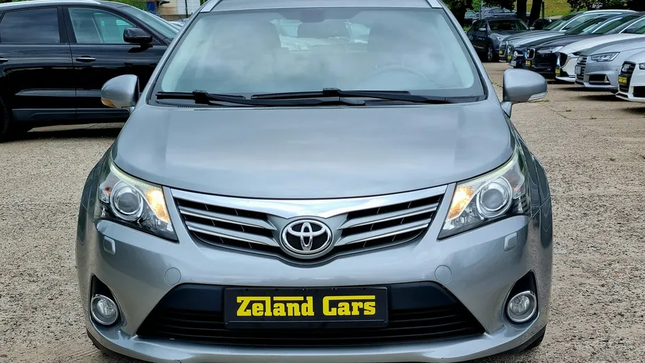 TOYOTA Avensis -